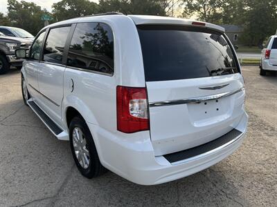 2015 Chrysler Town & Country Touring   - Photo 8 - Topeka, KS 66608