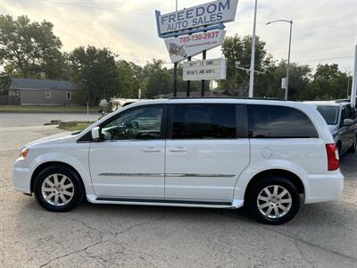 2015 Chrysler Town & Country Touring   - Photo 3 - Topeka, KS 66608