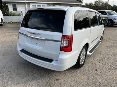 2015 Chrysler Town & Country Touring   - Photo 4 - Topeka, KS 66608