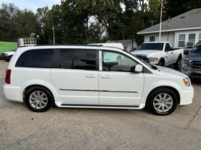 2015 Chrysler Town & Country Touring   - Photo 5 - Topeka, KS 66608