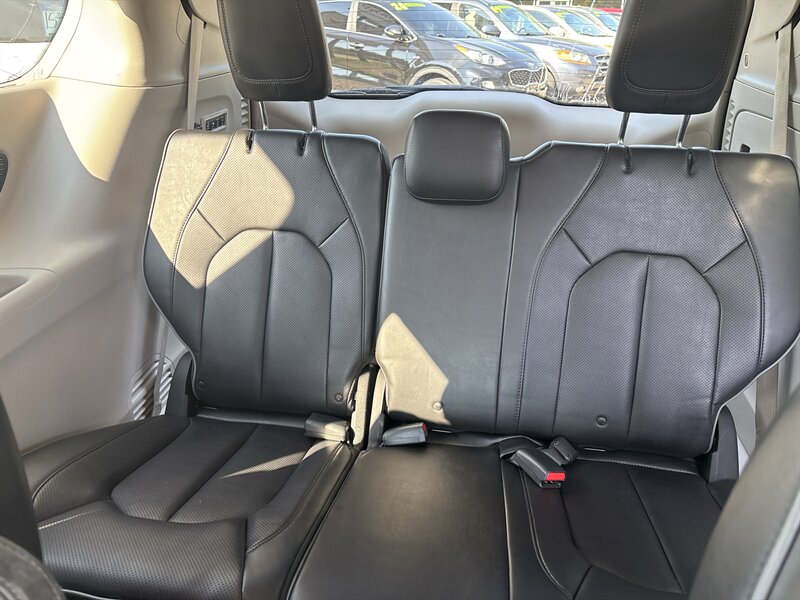 2018 Chrysler Pacifica Limited   - Photo 23 - Topeka, KS 66608