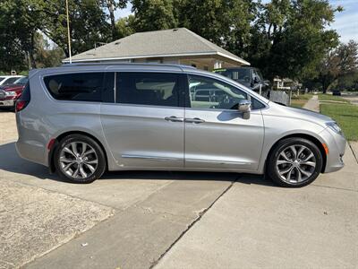 2018 Chrysler Pacifica Limited - Photo 6 - Topeka, KS 66608