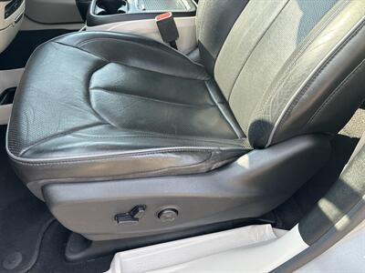 2018 Chrysler Pacifica Limited - Photo 13 - Topeka, KS 66608