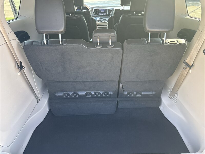 2018 Chrysler Pacifica Limited   - Photo 25 - Topeka, KS 66608