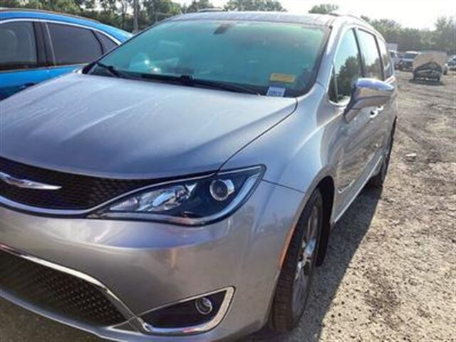 2018 Chrysler Pacifica Limited   - Photo 1 - Topeka, KS 66608