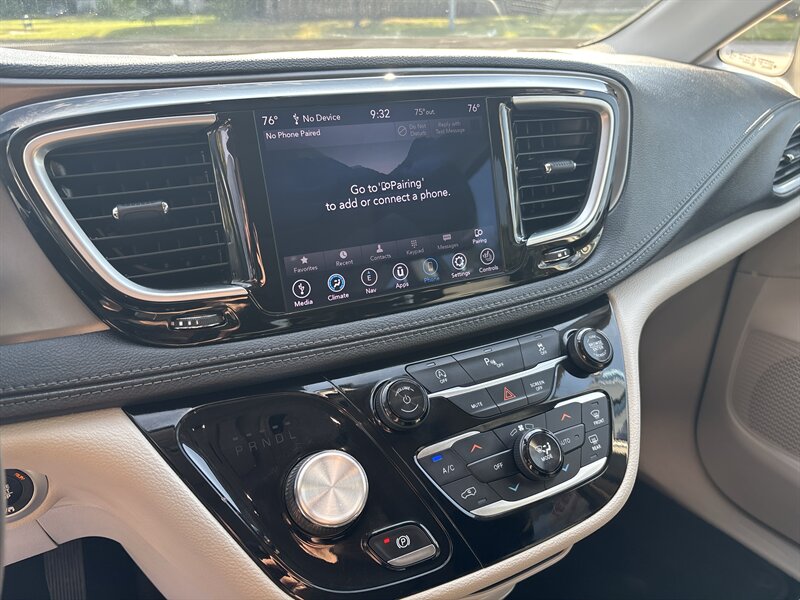 2018 Chrysler Pacifica Limited   - Photo 16 - Topeka, KS 66608