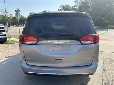 2018 Chrysler Pacifica Limited - Photo 4 - Topeka, KS 66608