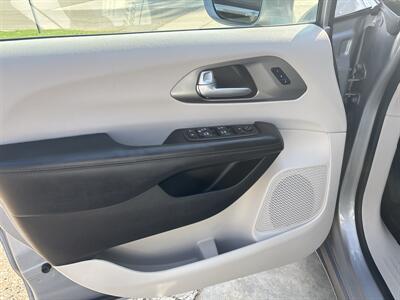 2018 Chrysler Pacifica Limited - Photo 12 - Topeka, KS 66608