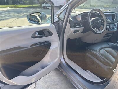 2018 Chrysler Pacifica Limited - Photo 11 - Topeka, KS 66608