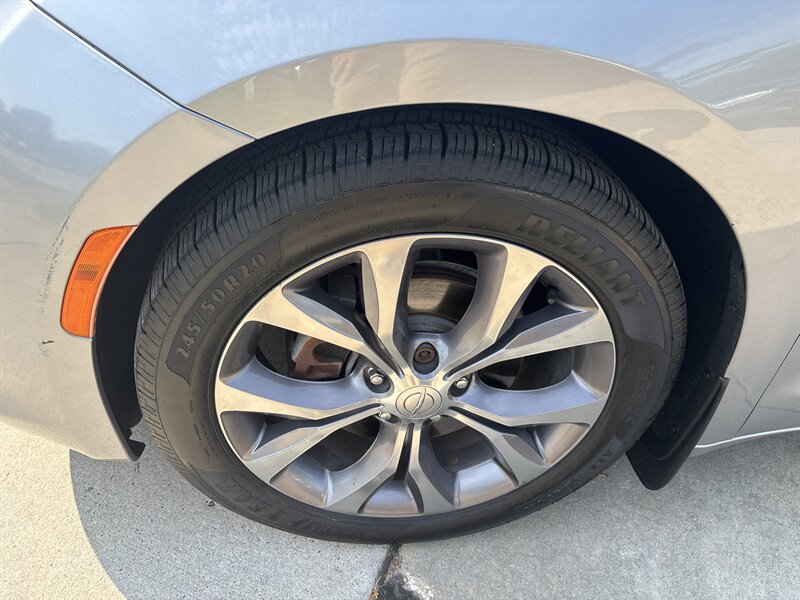 2018 Chrysler Pacifica Limited   - Photo 9 - Topeka, KS 66608