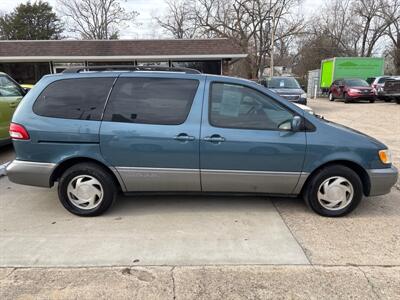 2003 Toyota Sienna XLE   - Photo 4 - Topeka, KS 66608