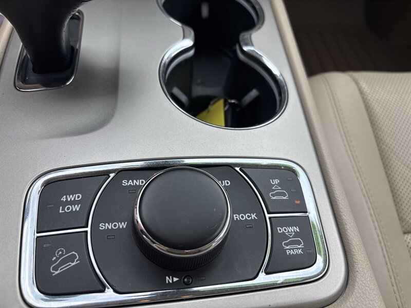 2014 Jeep Grand Cherokee Overland   - Photo 18 - Topeka, KS 66608