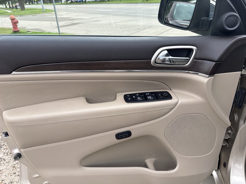 2014 Jeep Grand Cherokee Overland   - Photo 11 - Topeka, KS 66608