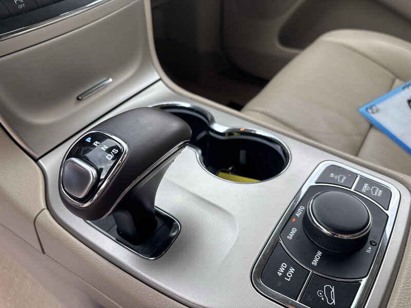 2014 Jeep Grand Cherokee Overland   - Photo 17 - Topeka, KS 66608