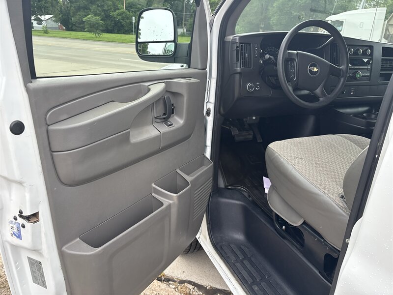 2009 Chevrolet Express LS 3500   - Photo 11 - Topeka, KS 66608