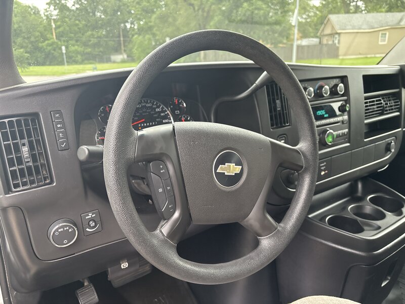 2009 Chevrolet Express LS 3500   - Photo 12 - Topeka, KS 66608