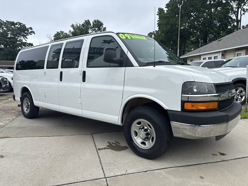 2009 Chevrolet Express LS 3500   - Photo 6 - Topeka, KS 66608