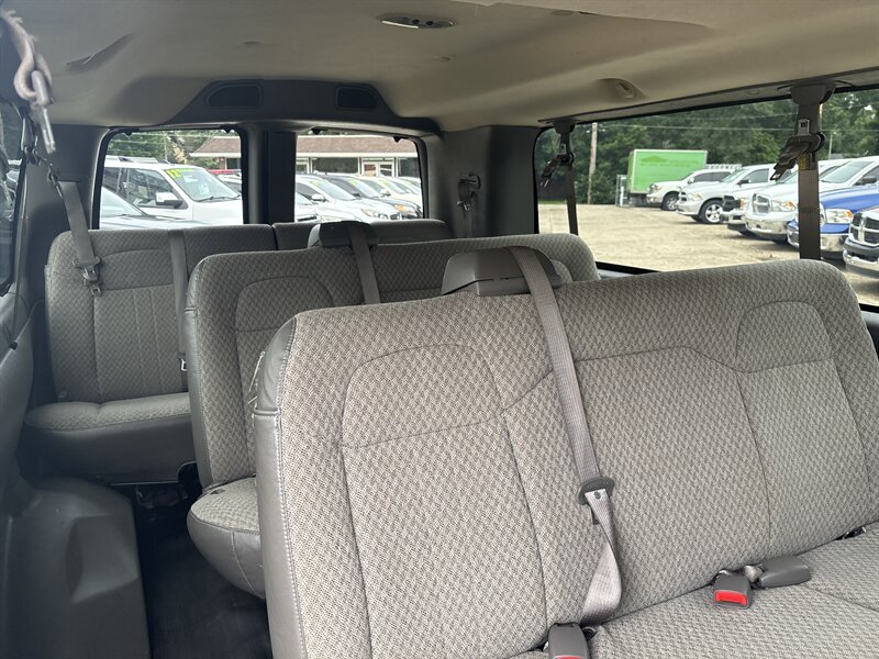 2009 Chevrolet Express LS 3500   - Photo 10 - Topeka, KS 66608