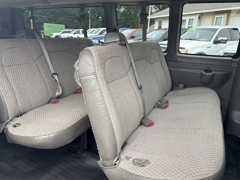 2009 Chevrolet Express LS 3500   - Photo 9 - Topeka, KS 66608