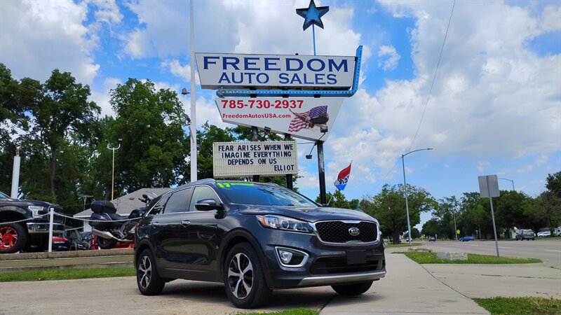2017 Kia Sorento EX - Photo 1 - Topeka, KS 66608