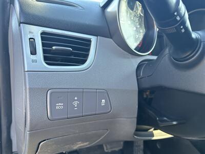 2012 Hyundai ELANTRA Limited   - Photo 13 - Topeka, KS 66608