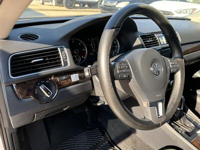 2015 Volkswagen Passat 2.0L TDI SEL Premium   - Photo 14 - Topeka, KS 66608