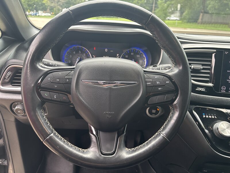 2020 Chrysler Pacifica Touring L Plus   - Photo 17 - Topeka, KS 66608