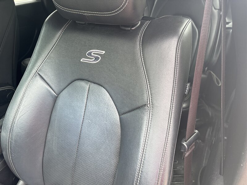 2020 Chrysler Pacifica Touring L Plus   - Photo 15 - Topeka, KS 66608