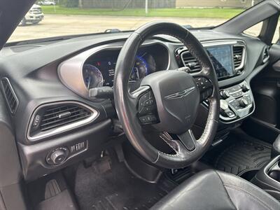 2020 Chrysler Pacifica Touring L Plus - Photo 16 - Topeka, KS 66608