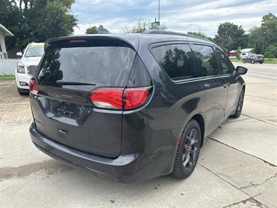 2020 Chrysler Pacifica Touring L Plus - Photo 5 - Topeka, KS 66608