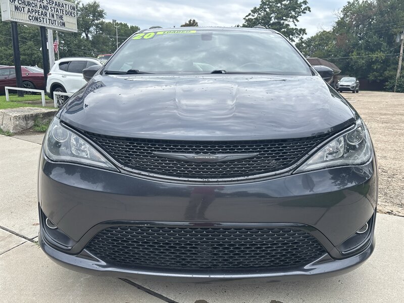 2020 Chrysler Pacifica Touring L Plus   - Photo 8 - Topeka, KS 66608
