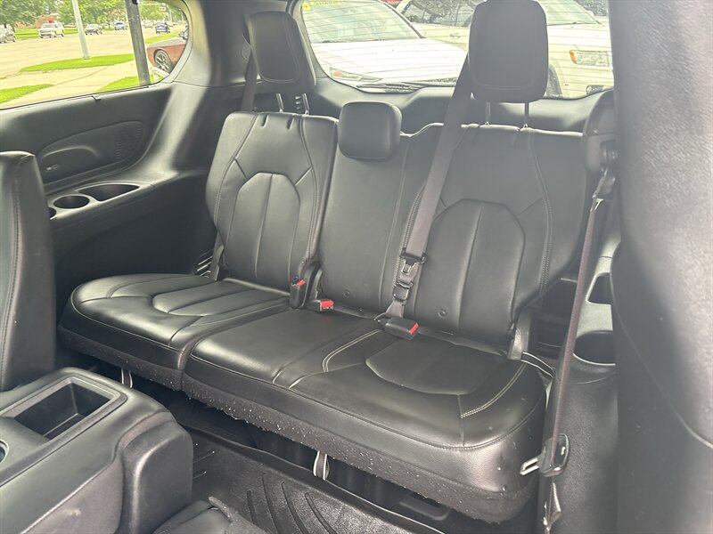 2020 Chrysler Pacifica Touring L Plus   - Photo 22 - Topeka, KS 66608