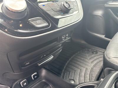 2020 Chrysler Pacifica Touring L Plus - Photo 19 - Topeka, KS 66608