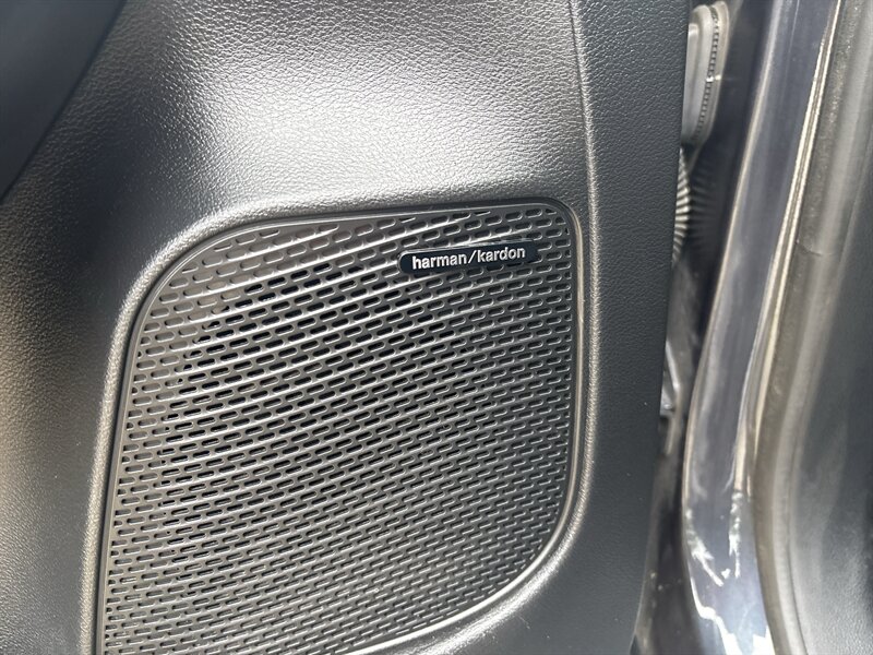 2020 Chrysler Pacifica Touring L Plus   - Photo 13 - Topeka, KS 66608