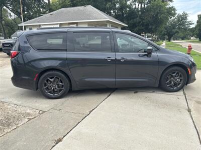 2020 Chrysler Pacifica Touring L Plus - Photo 6 - Topeka, KS 66608