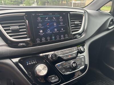 2020 Chrysler Pacifica Touring L Plus - Photo 18 - Topeka, KS 66608