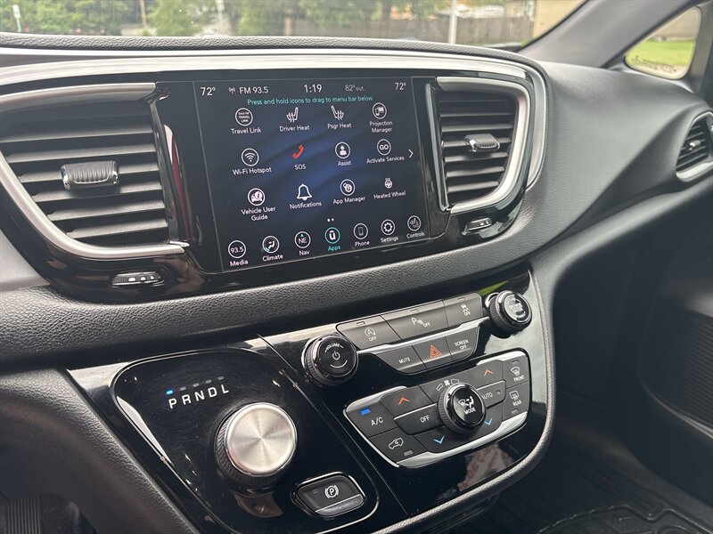 2020 Chrysler Pacifica Touring L Plus   - Photo 18 - Topeka, KS 66608