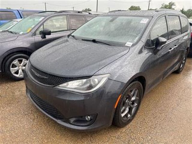 2020 Chrysler Pacifica Touring L Plus   - Photo 1 - Topeka, KS 66608
