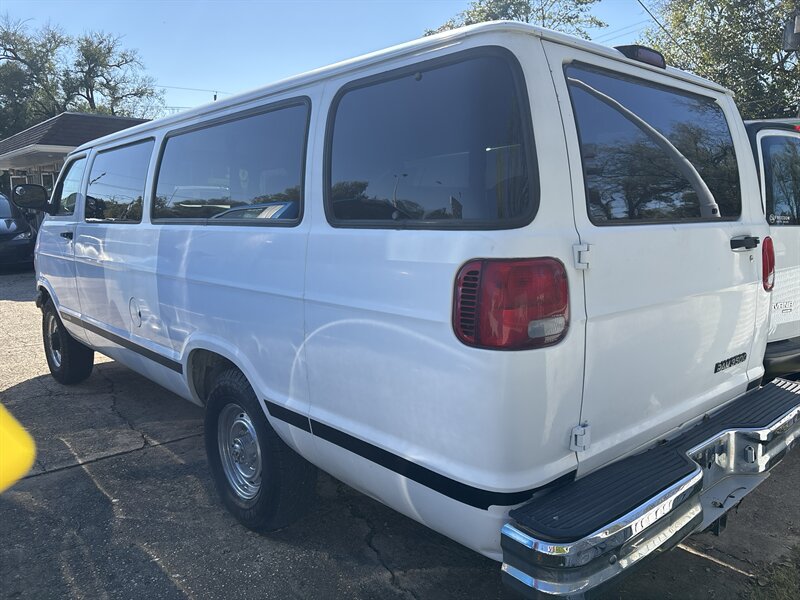 2002 Dodge Ram Van 3500 Maxi   - Photo 2 - Topeka, KS 66608