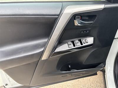 2017 Toyota RAV4 Limited - Photo 12 - Topeka, KS 66608