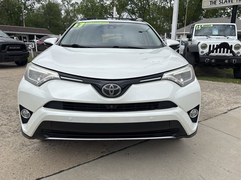 2017 Toyota RAV4 Limited - Photo 8 - Topeka, KS 66608
