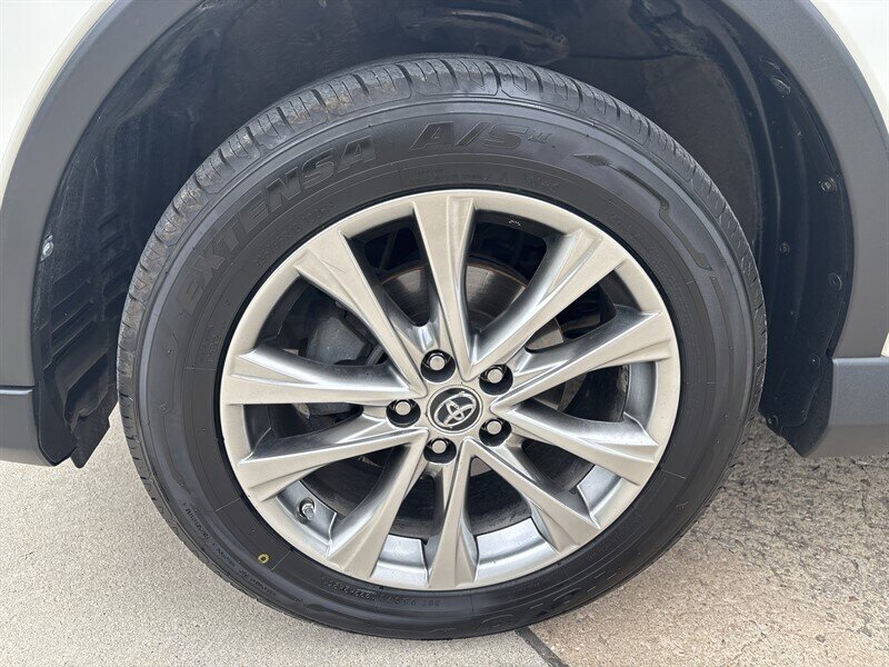 2017 Toyota RAV4 Limited - Photo 9 - Topeka, KS 66608