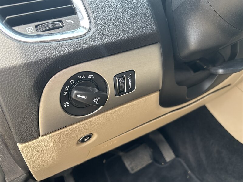2015 Dodge Durango SXT   - Photo 16 - Topeka, KS 66608