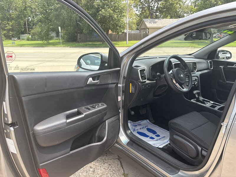 2021 Kia Sportage LX   - Photo 10 - Topeka, KS 66608