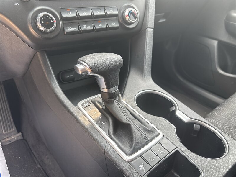 2021 Kia Sportage LX   - Photo 15 - Topeka, KS 66608