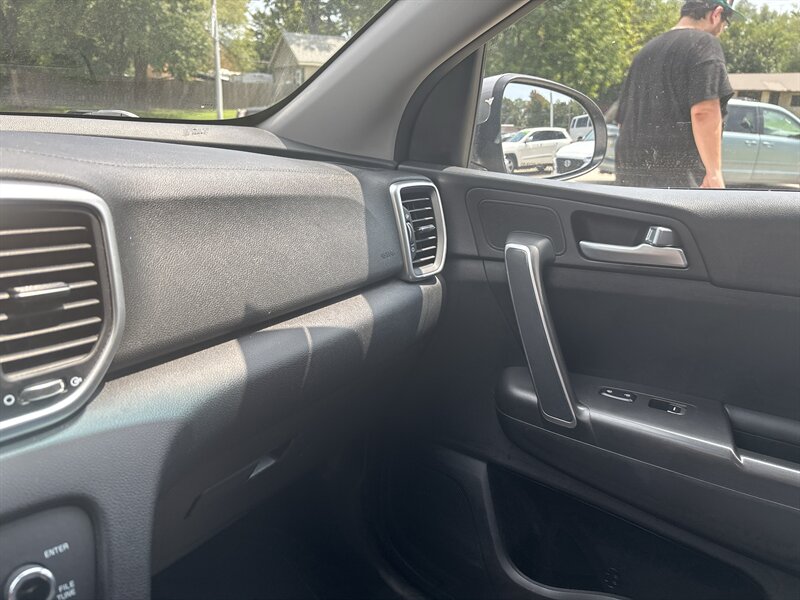 2021 Kia Sportage LX   - Photo 16 - Topeka, KS 66608