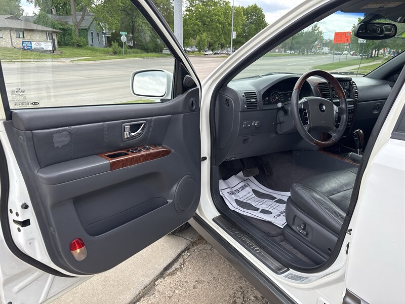 2003 Kia Sorento LX - Photo 9 - Topeka, KS 66608