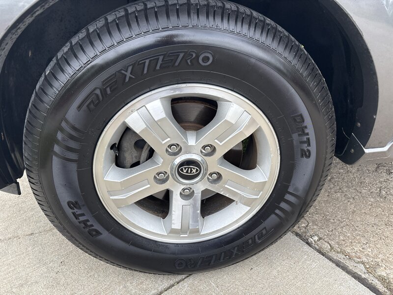 2003 Kia Sorento LX - Photo 7 - Topeka, KS 66608