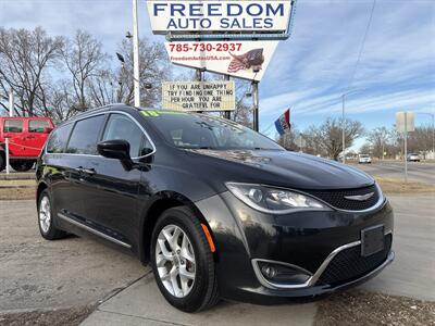 2018 Chrysler Pacifica Touring L   - Photo 1 - Topeka, KS 66608
