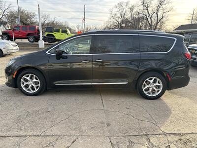 2018 Chrysler Pacifica Touring L   - Photo 6 - Topeka, KS 66608